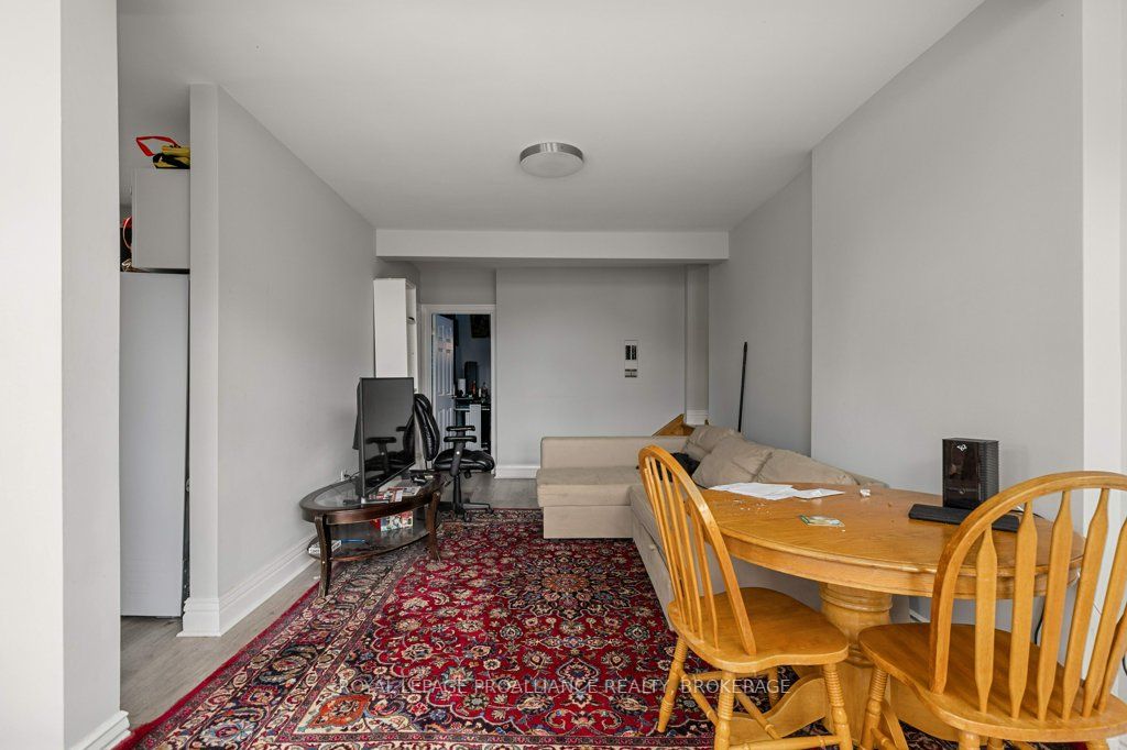 130 KING Street E
