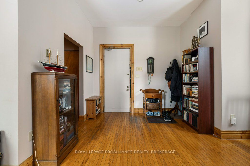 130 KING Street E