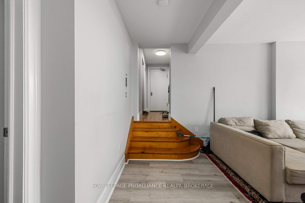 130 KING Street E