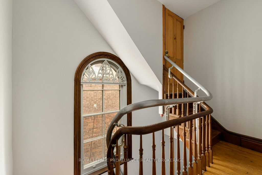 130 KING Street E