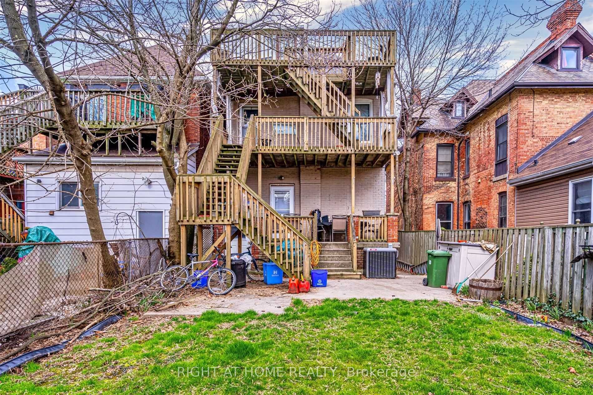 317 Queen St S