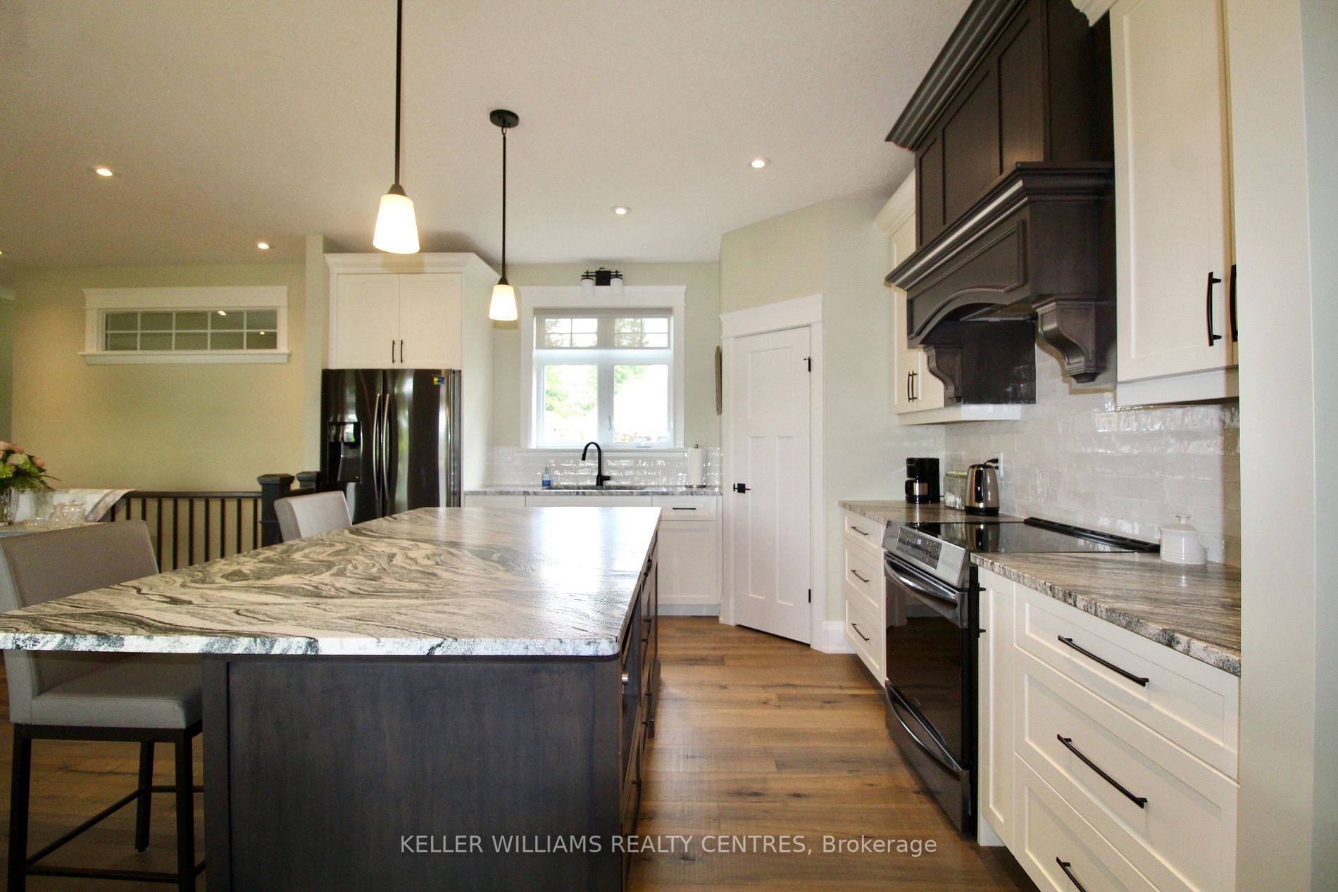 220 Djay Cres