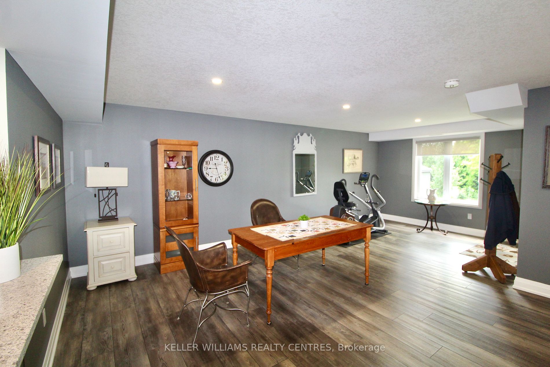 220 Djay Cres