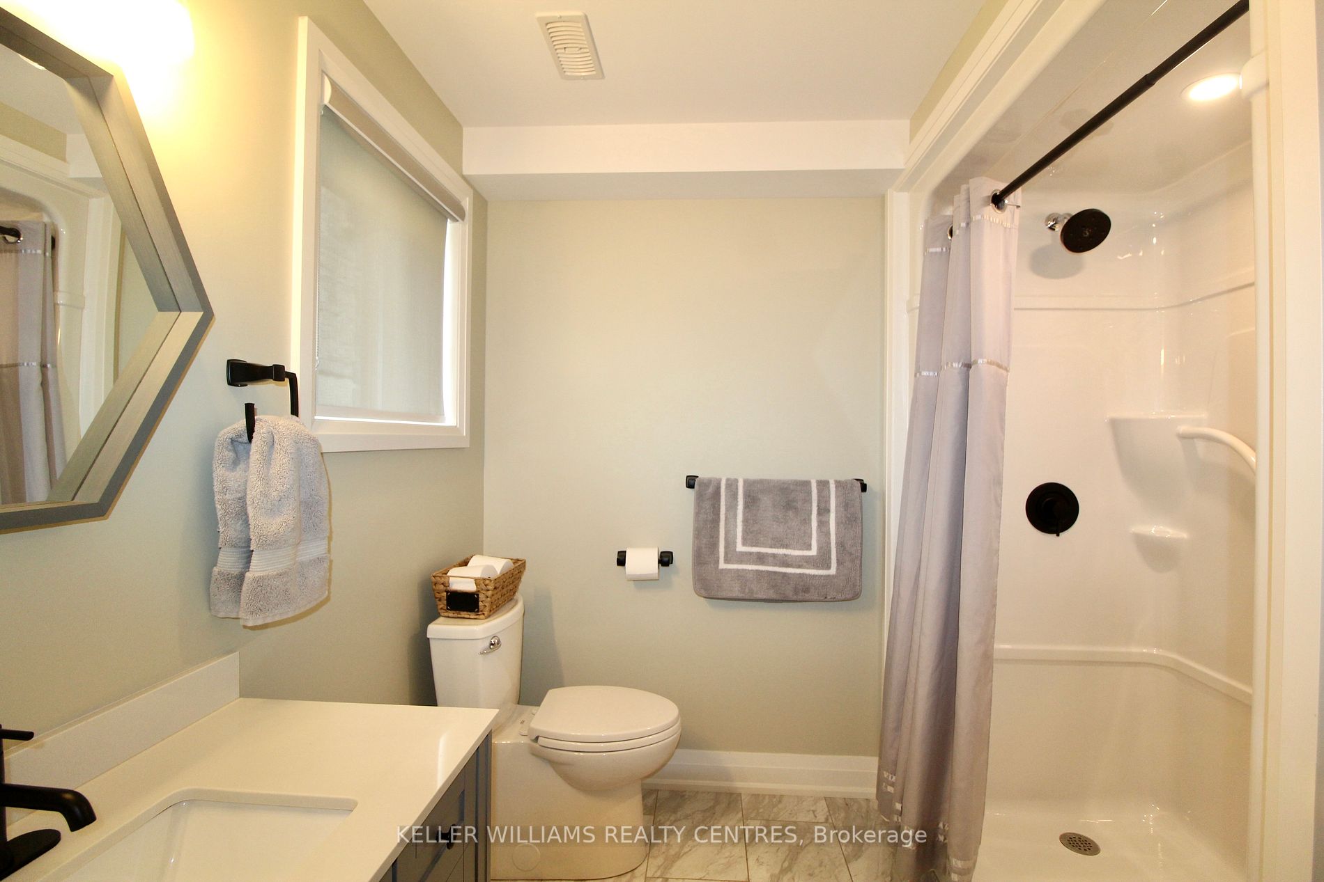 220 Djay Cres