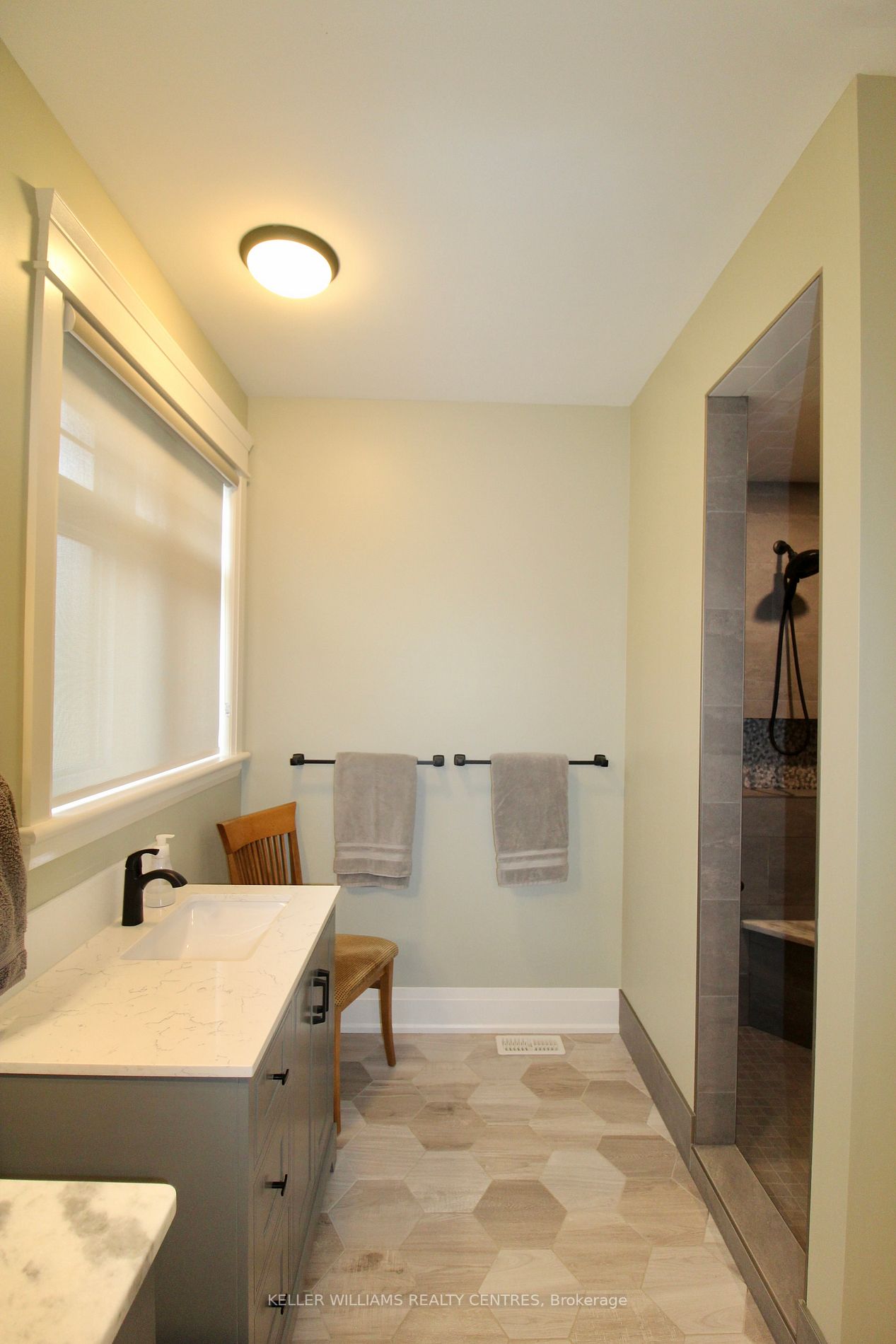 220 Djay Cres