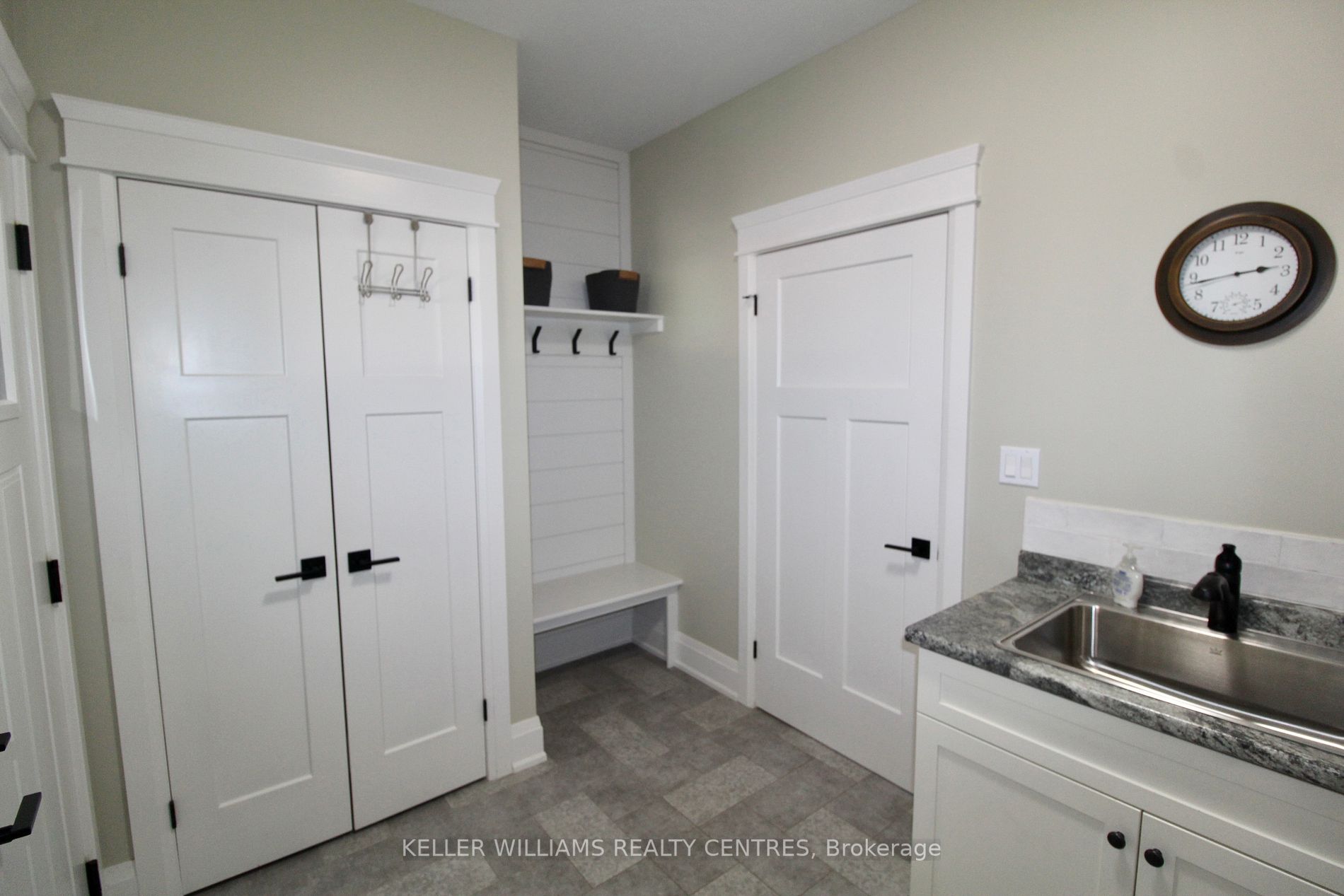 220 Djay Cres