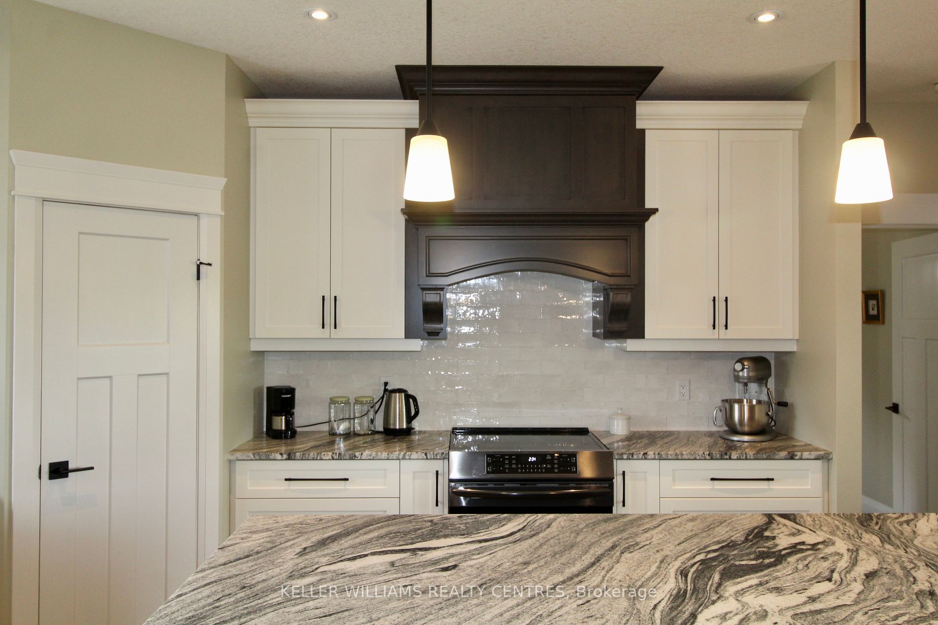 220 Djay Cres