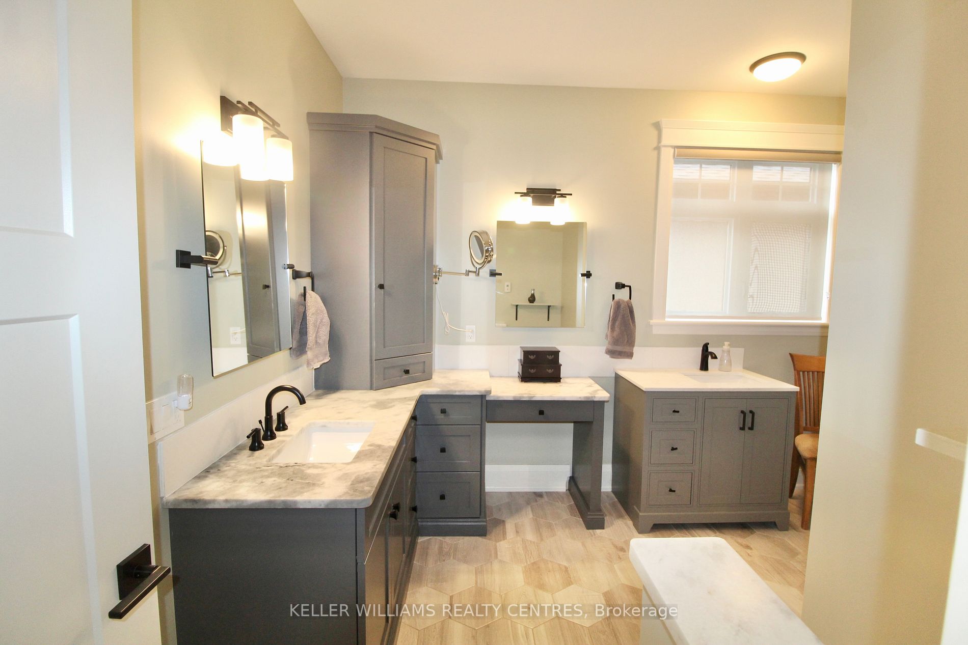 220 Djay Cres
