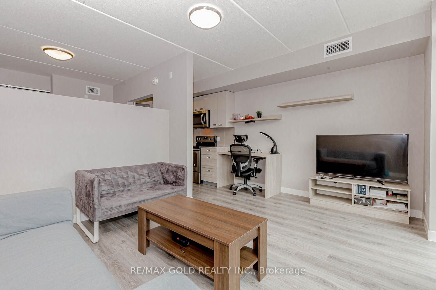 308 Lester Street, #202