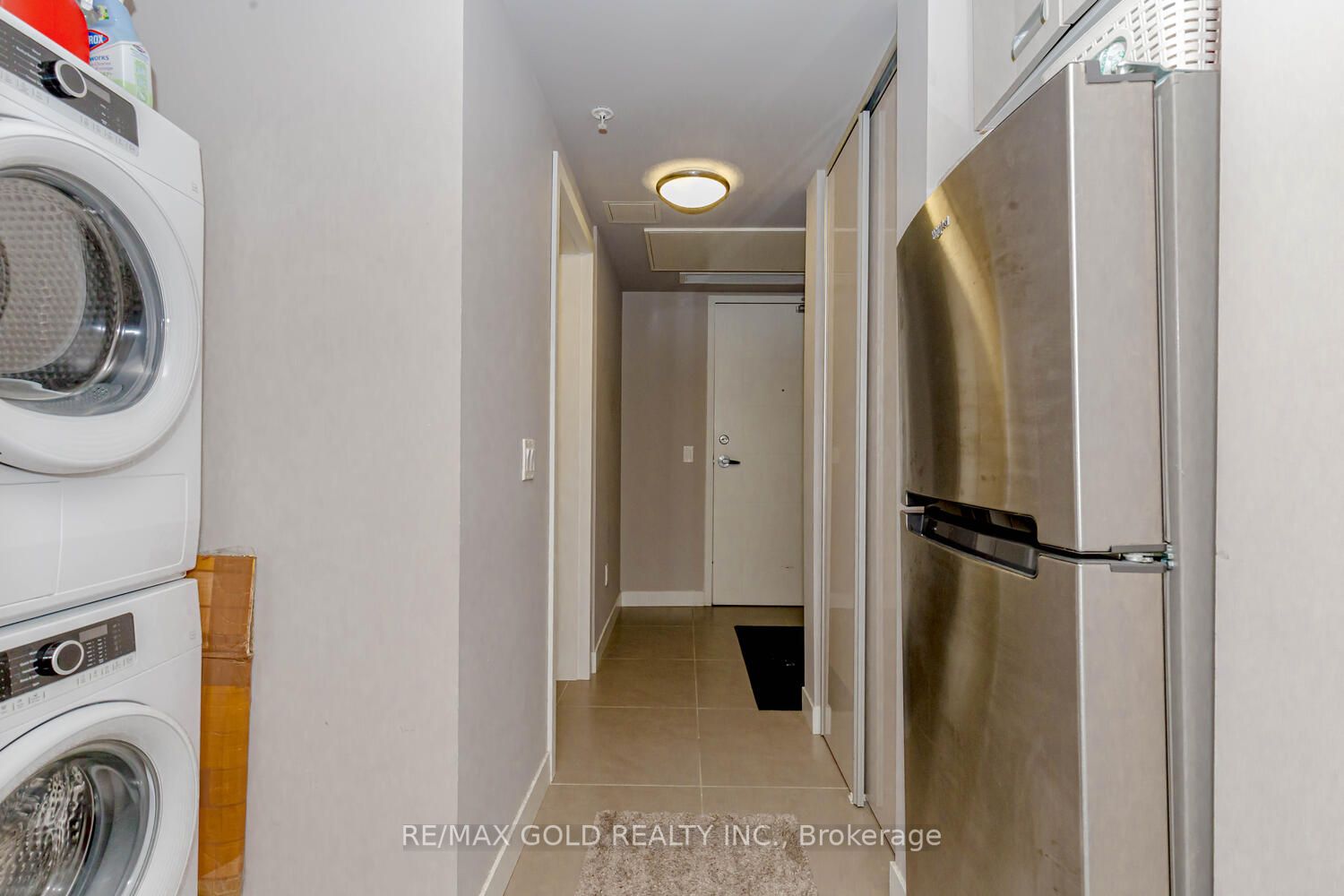 308 Lester Street, #202