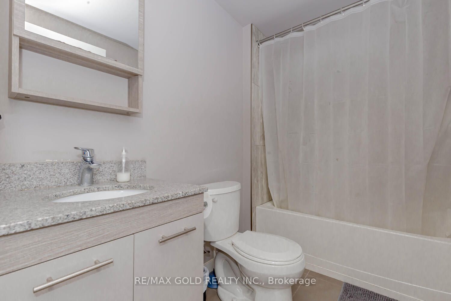 308 Lester Street, #202