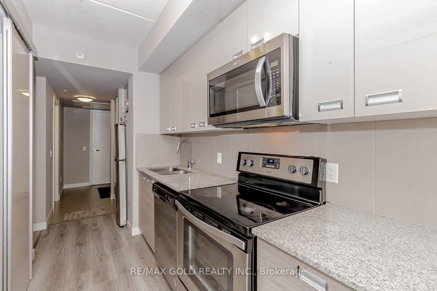 308 Lester Street, #202