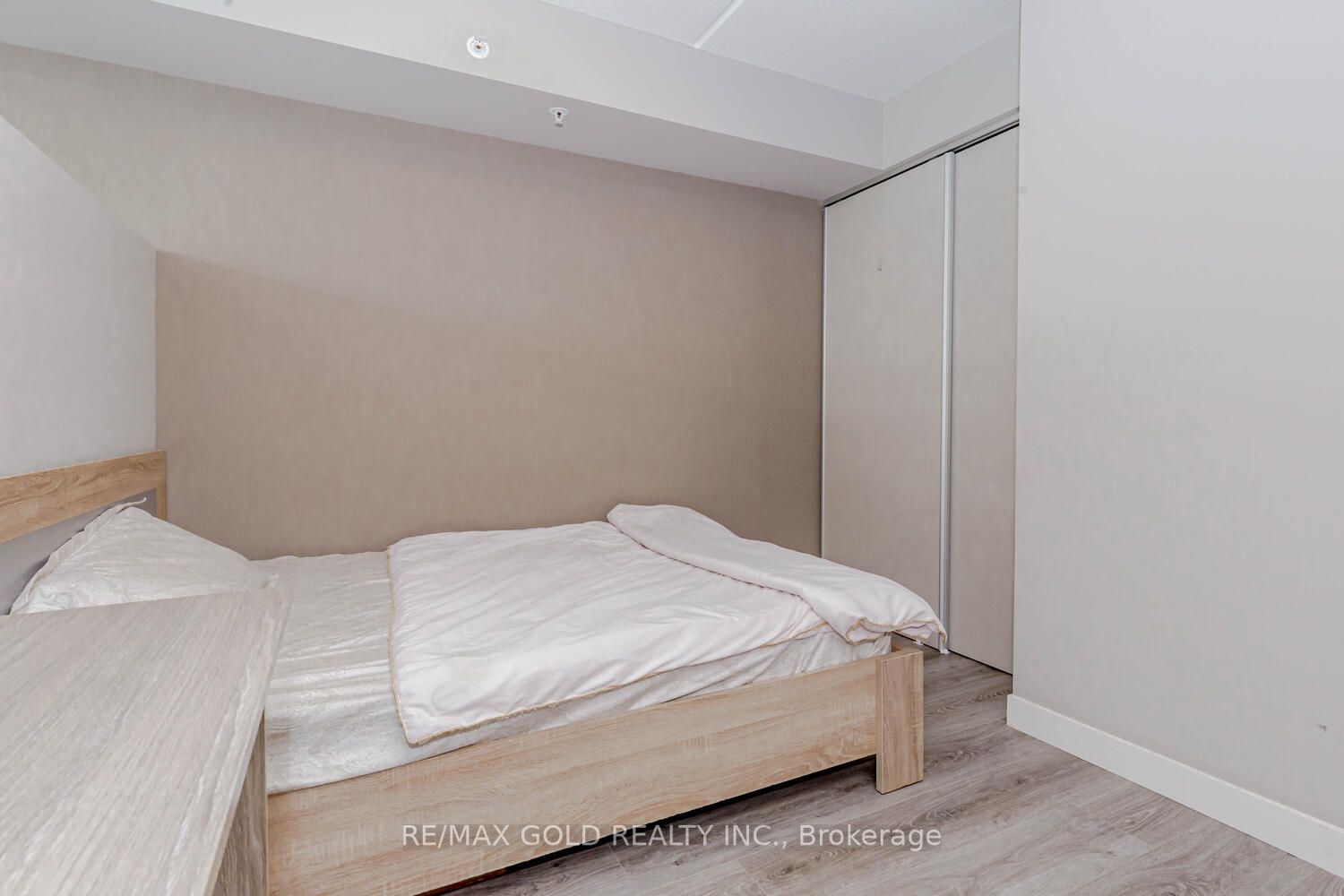 308 Lester Street, #202