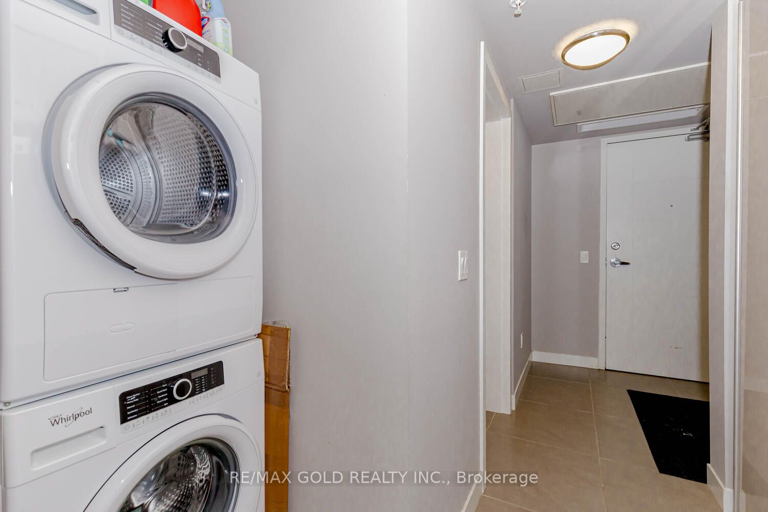 308 Lester Street, #202
