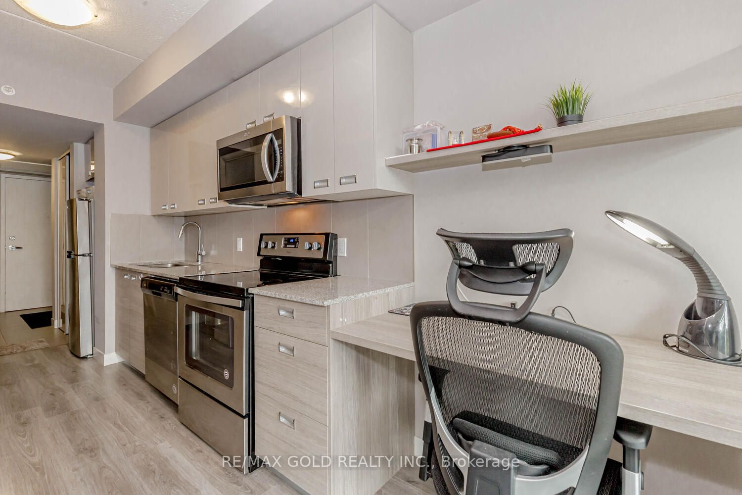 308 Lester Street, #202