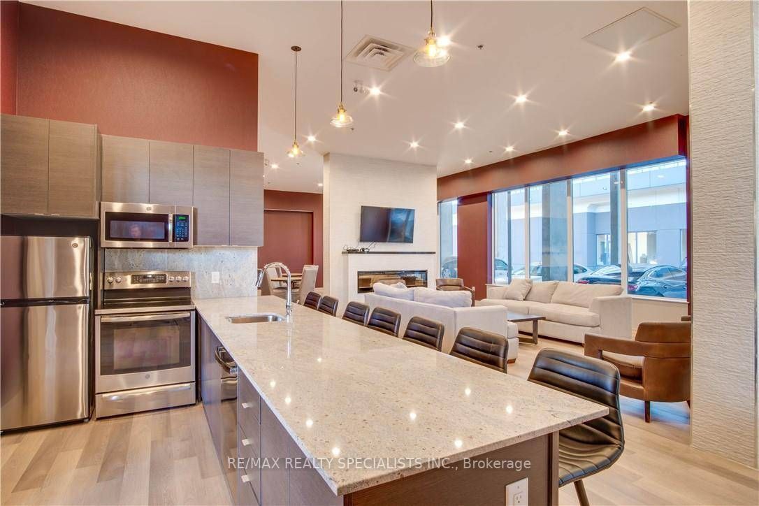 550 North Service Rd, #313