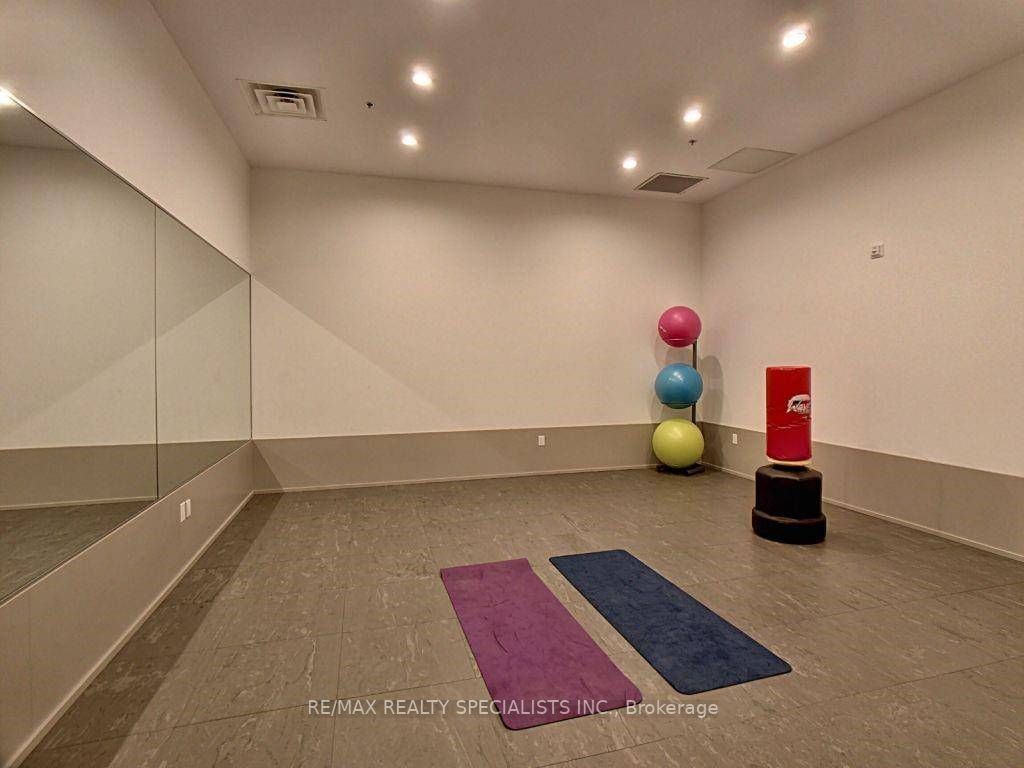 550 North Service Rd, #313