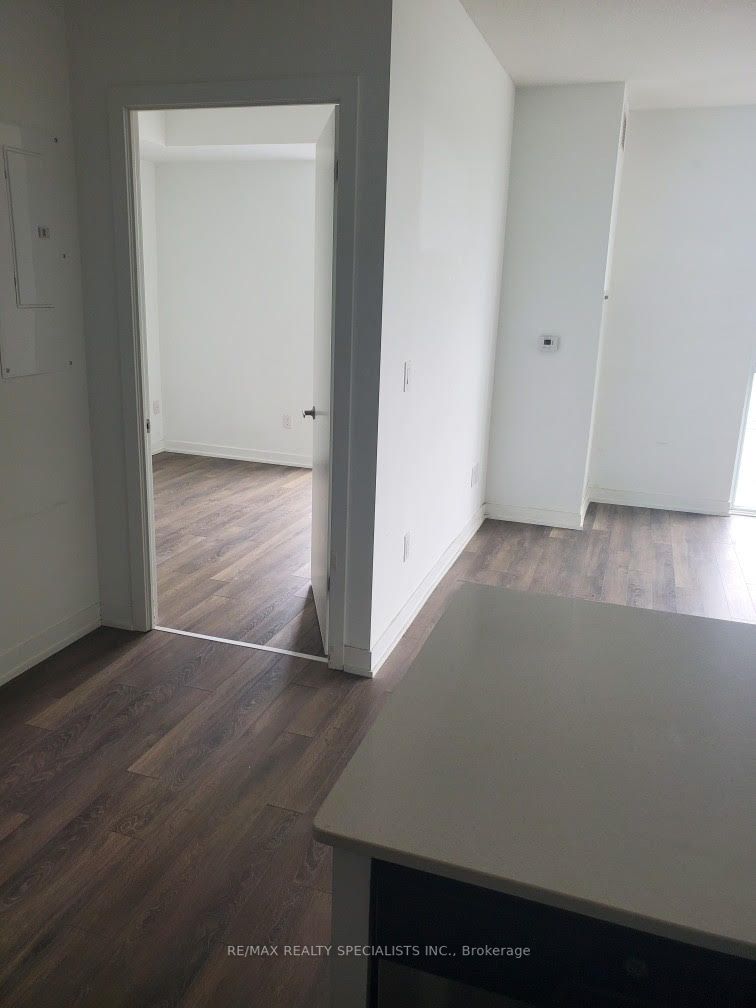 550 North Service Rd, #313
