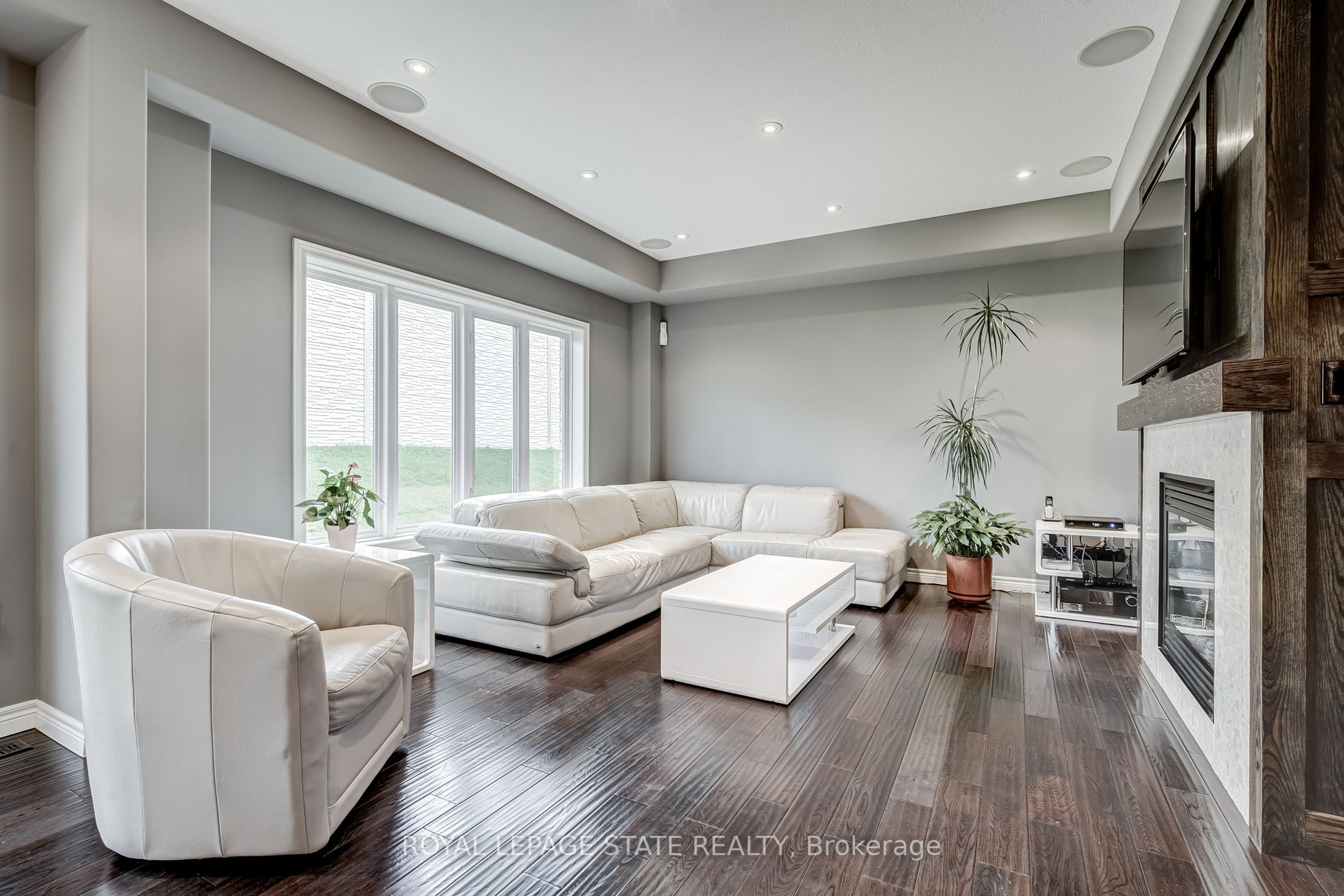 84 Lorne Ave