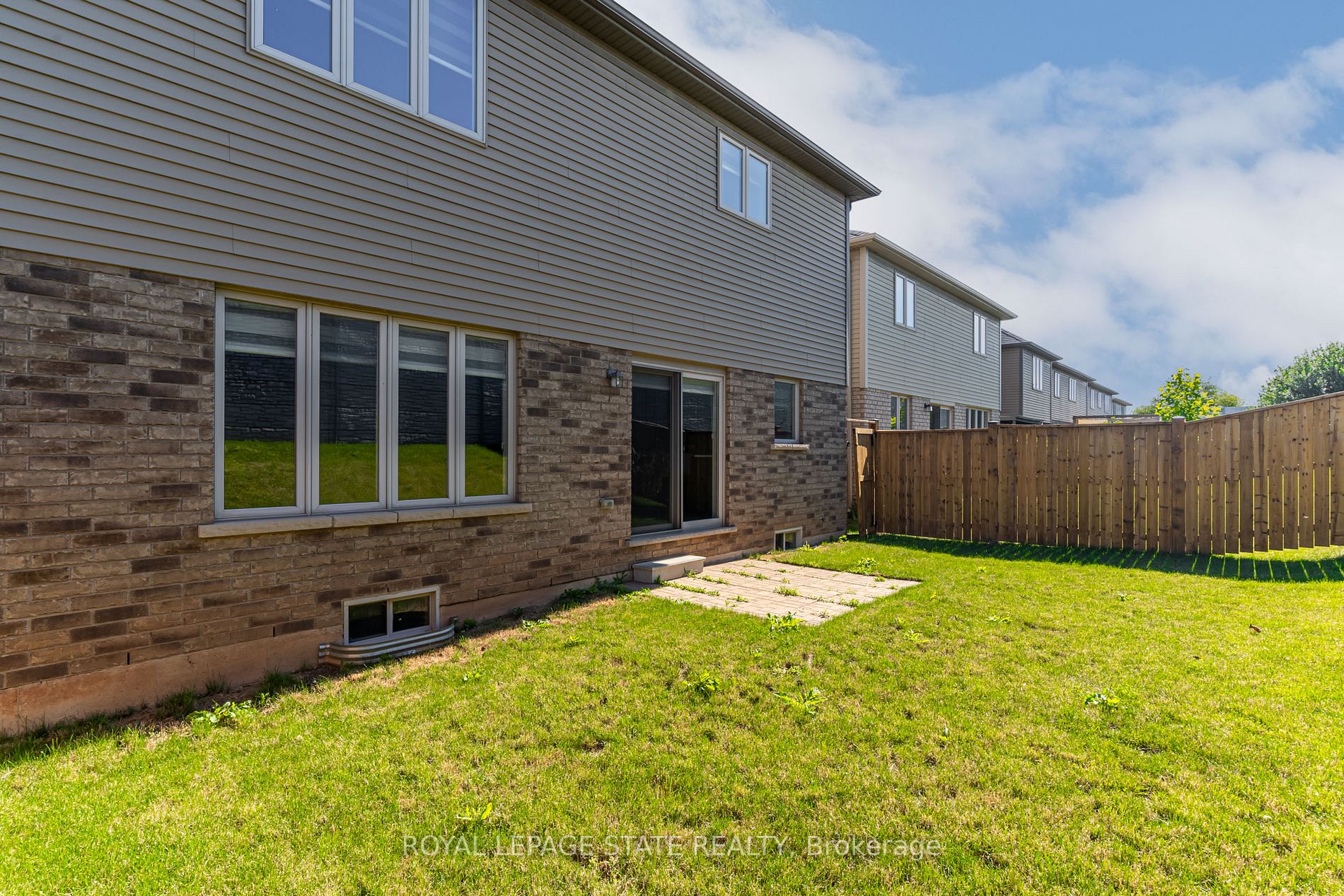 84 Lorne Ave