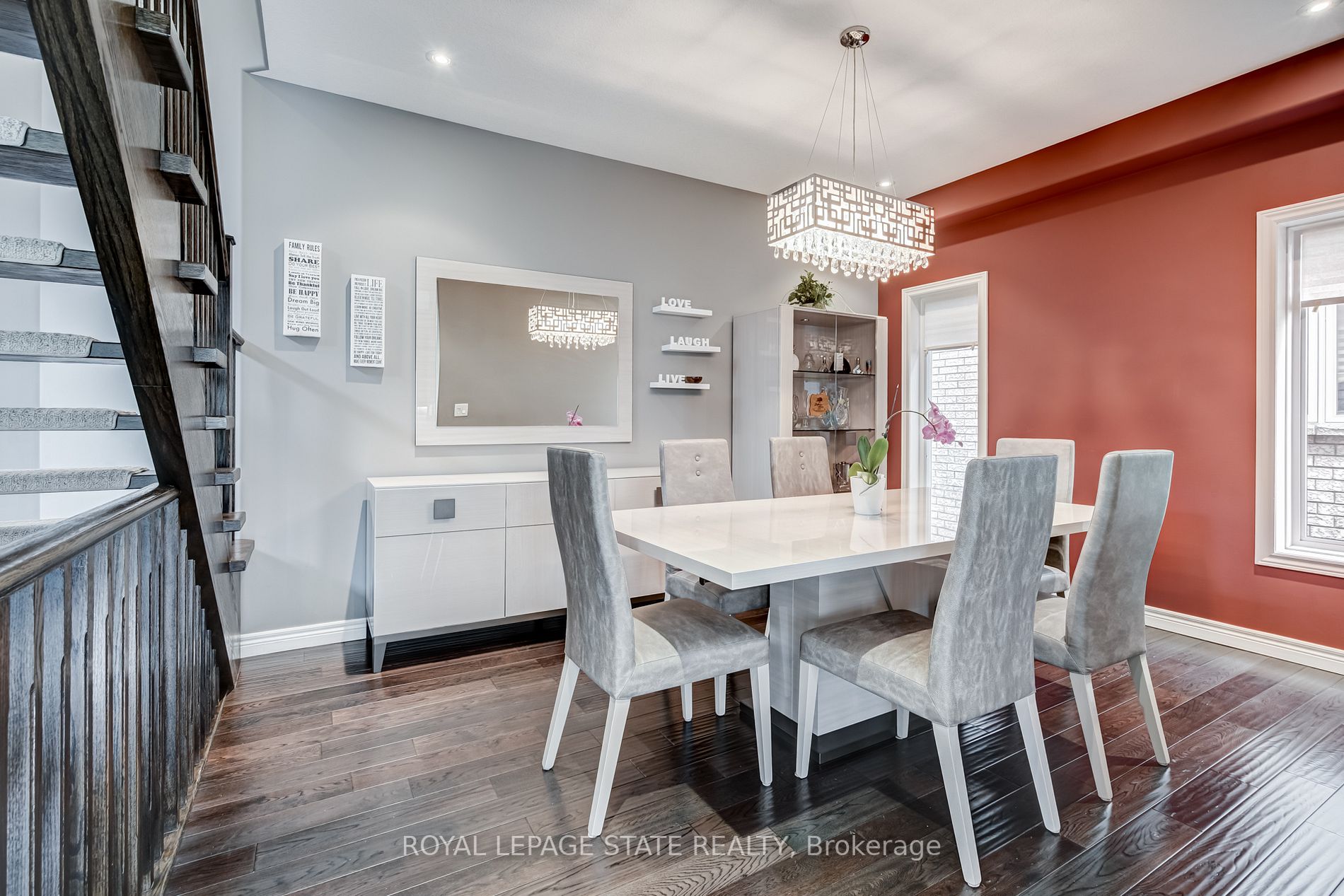 84 Lorne Ave