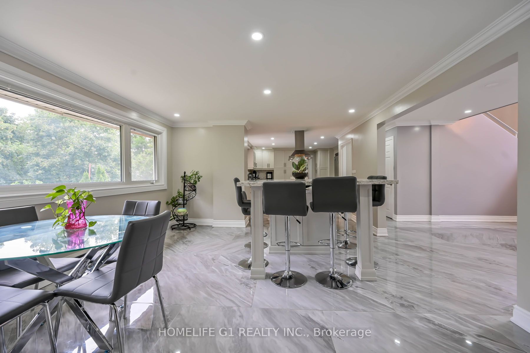 10 Douglas Pl