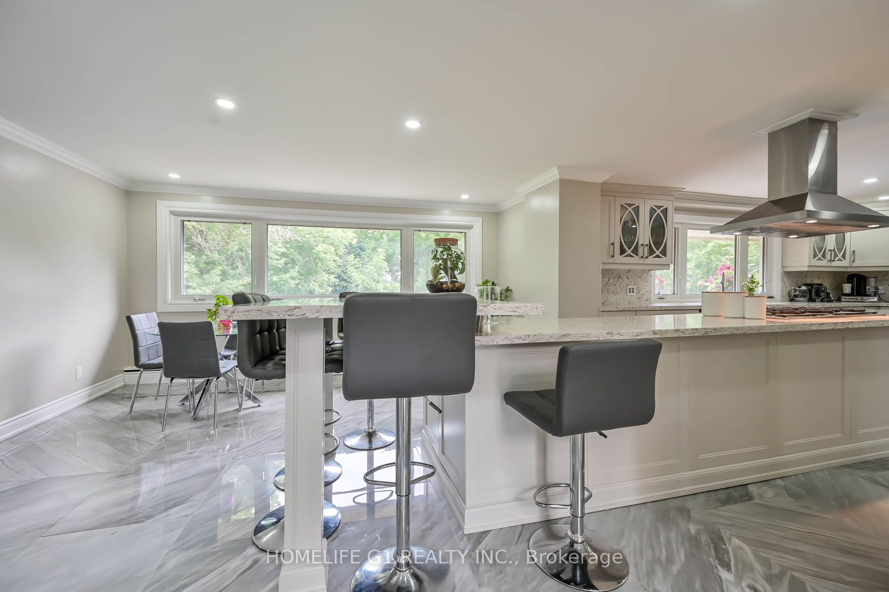 10 Douglas Pl