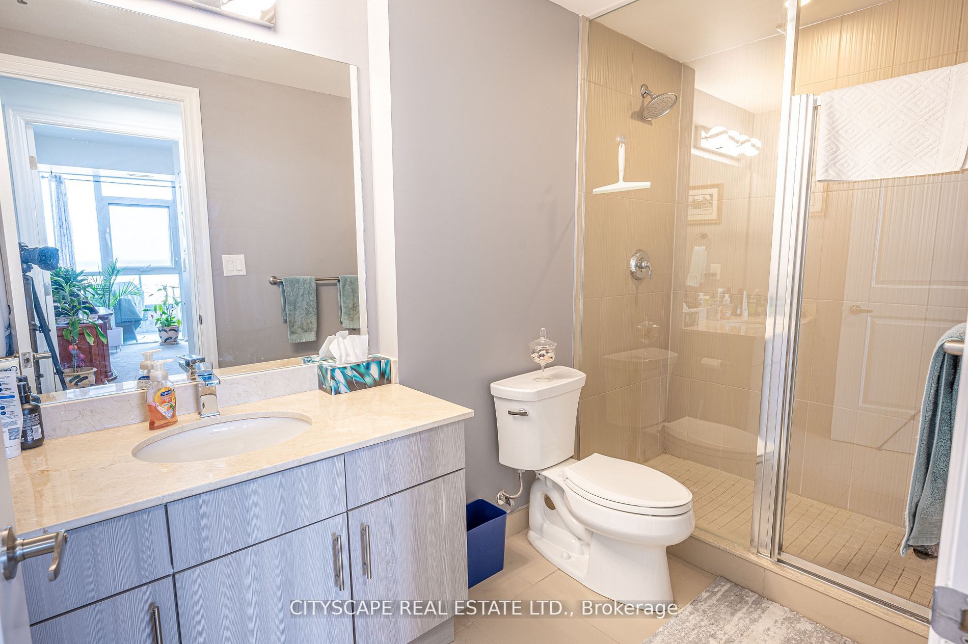 560 North Service Rd, #802