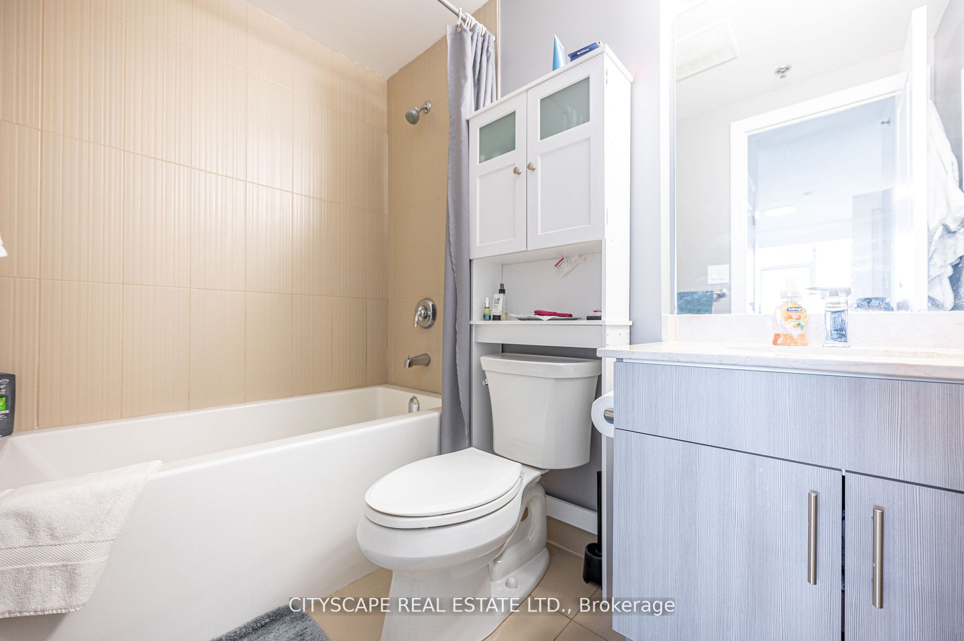 560 North Service Rd, #802