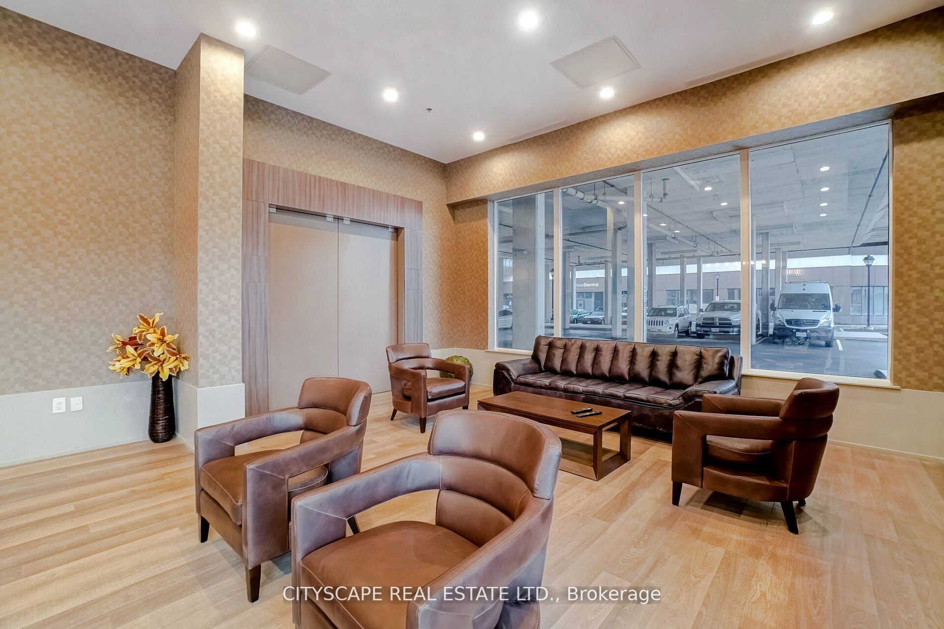 560 North Service Rd, #802
