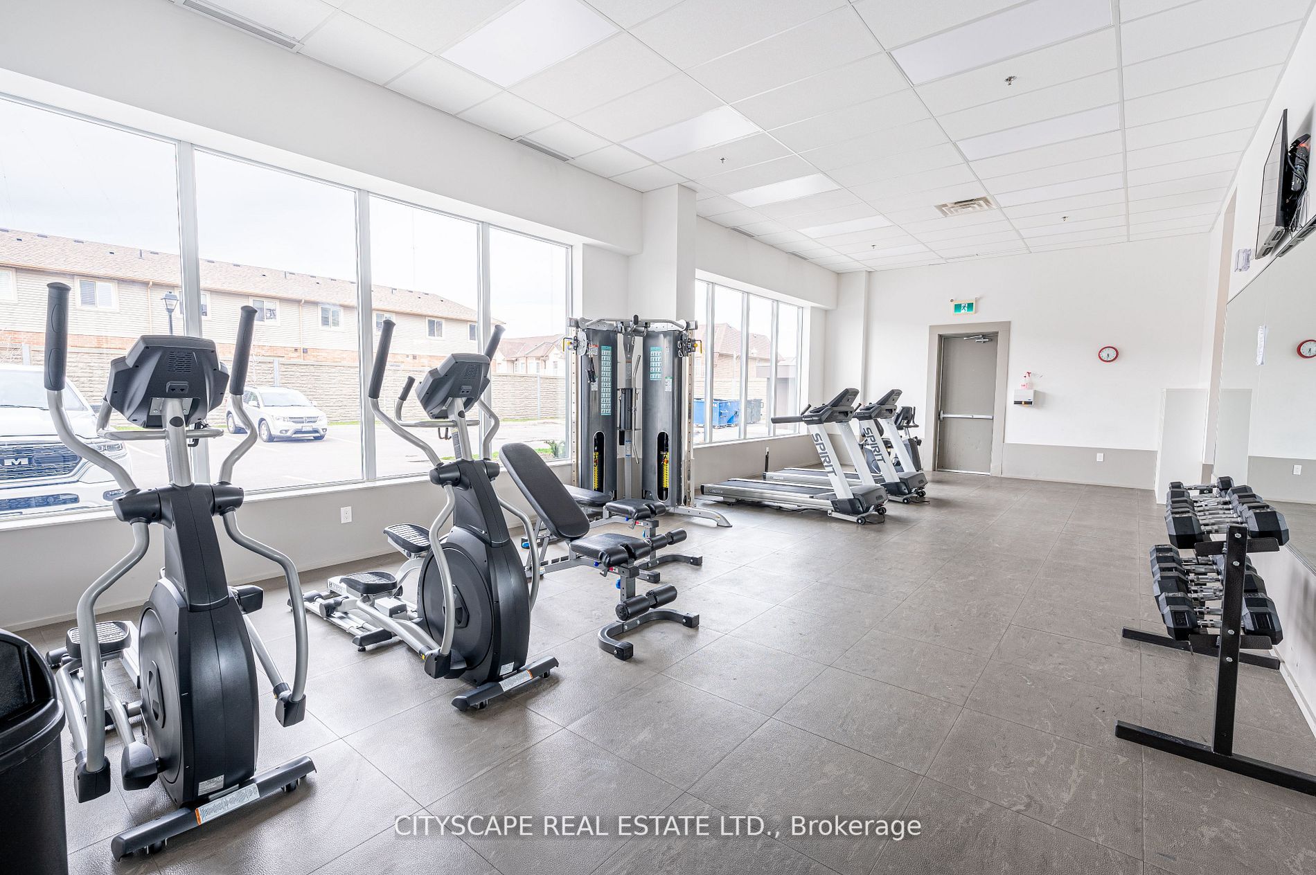 560 North Service Rd, #802