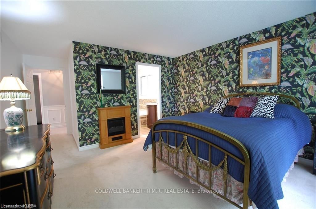 6 Huntingwood Cres