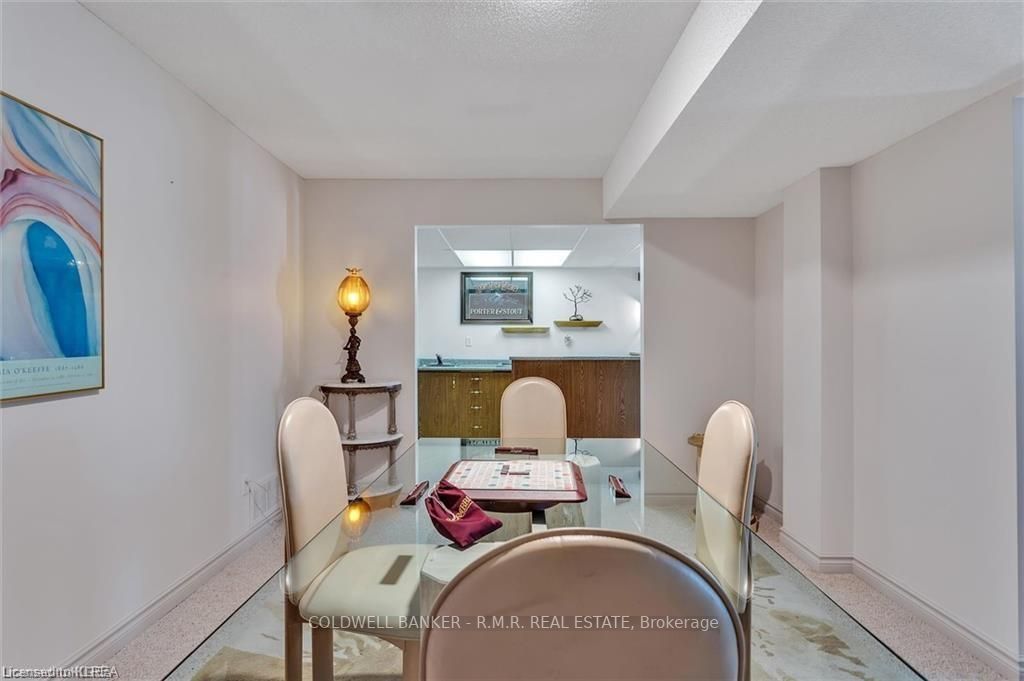 6 Huntingwood Cres