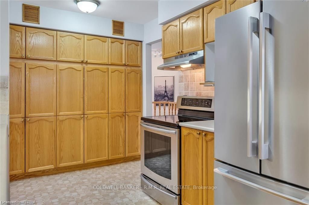 6 Huntingwood Cres