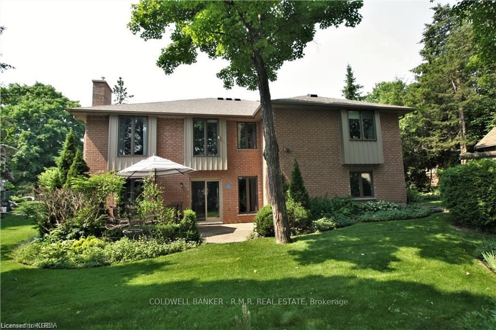 6 Huntingwood Cres