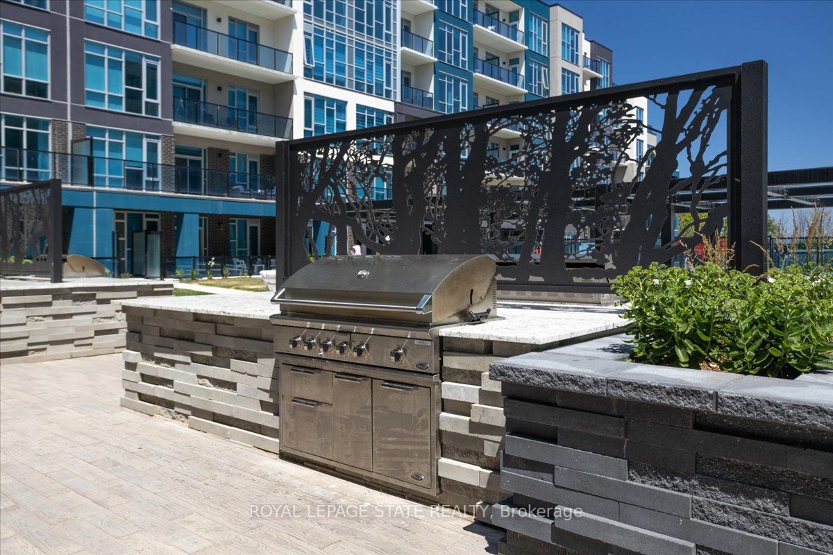 16 Concord Pl, #150