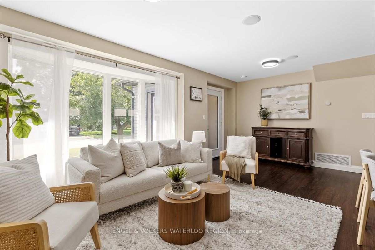 6 Applewood Ave