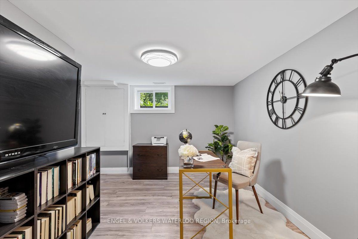 6 Applewood Ave