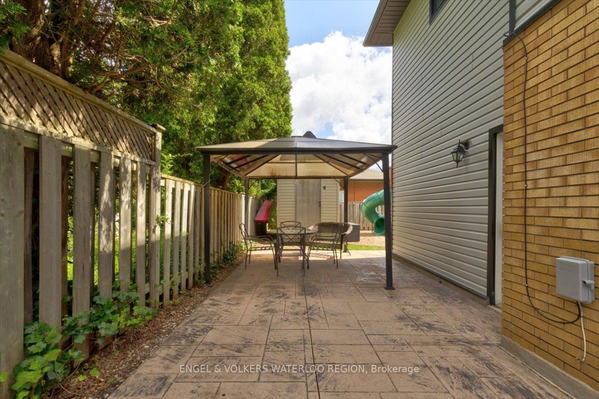 6 Applewood Ave