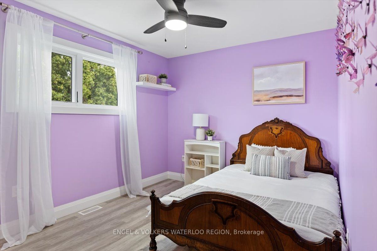 6 Applewood Ave