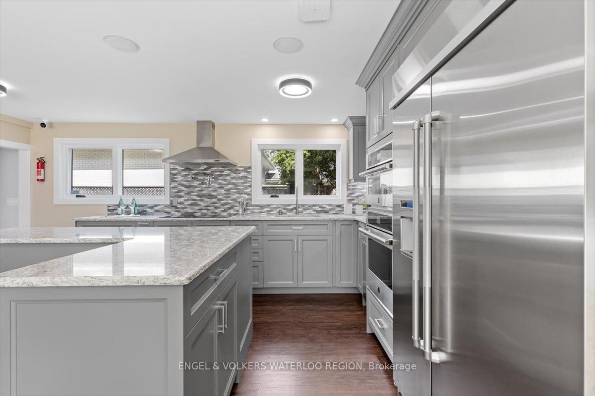 6 Applewood Ave