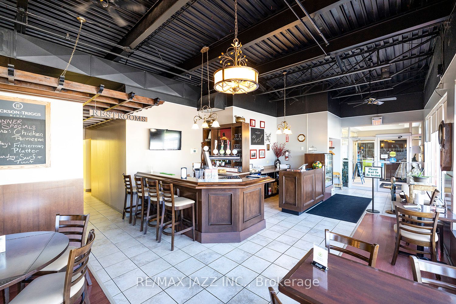 609 William St