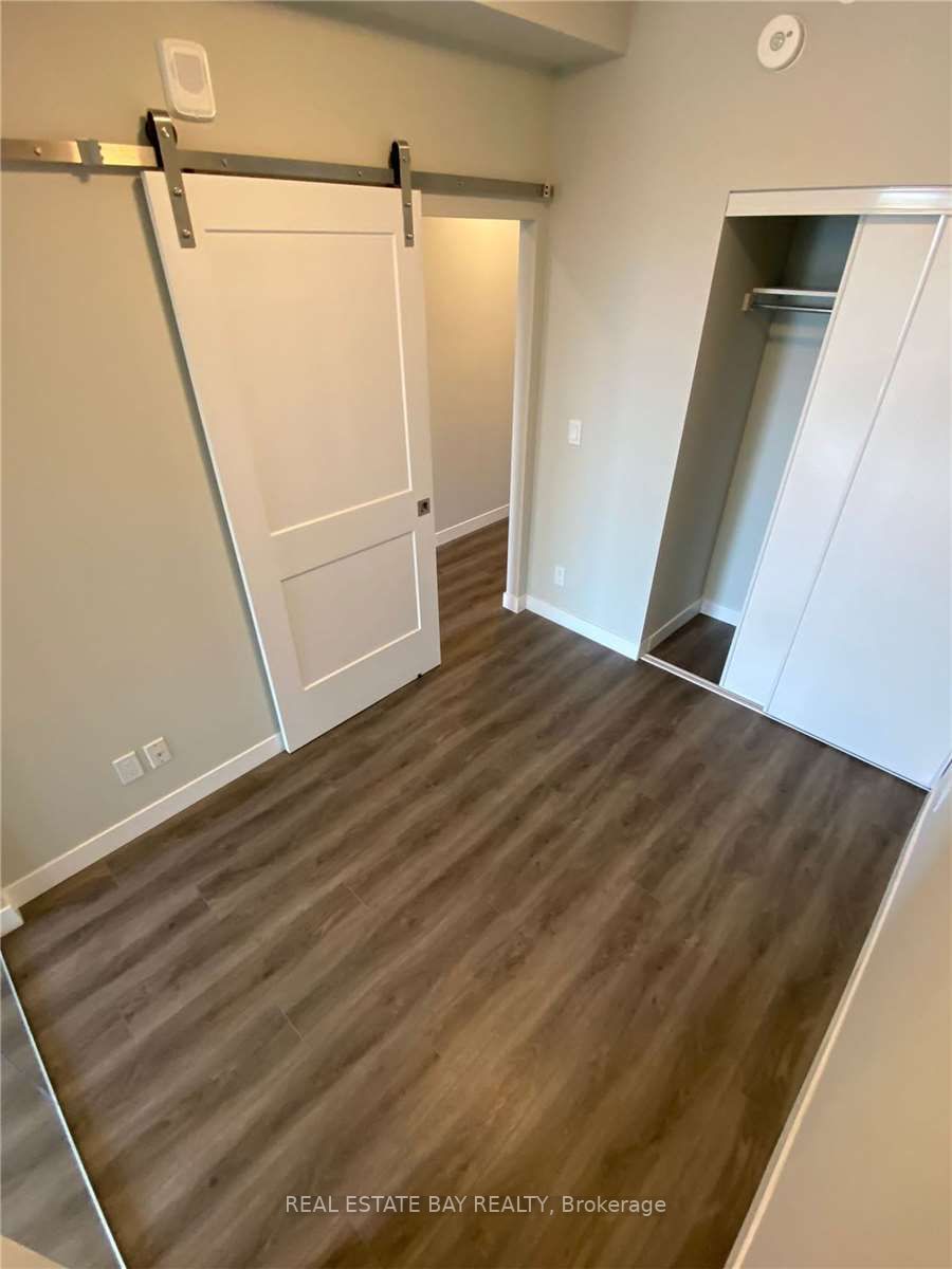 15 Queen Street S, #1605