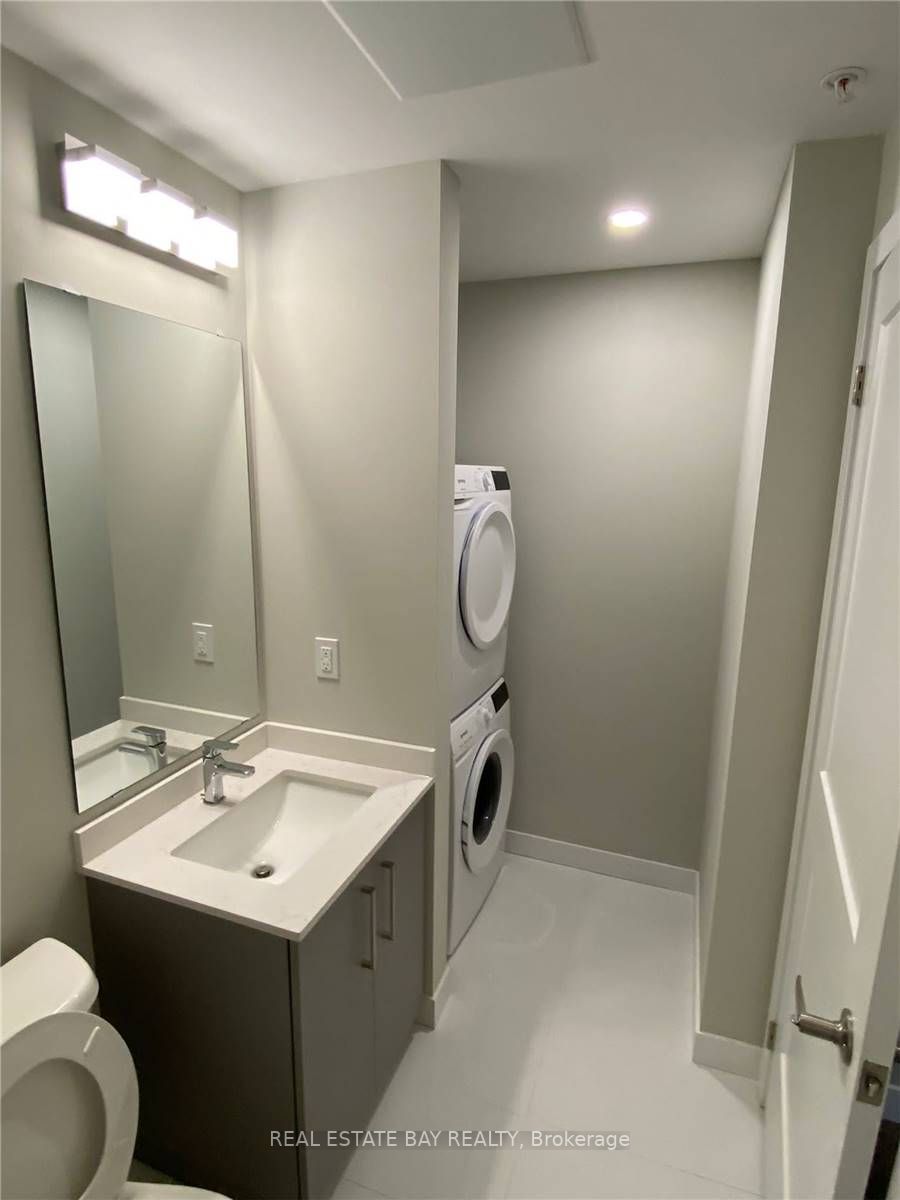 15 Queen Street S, #1605