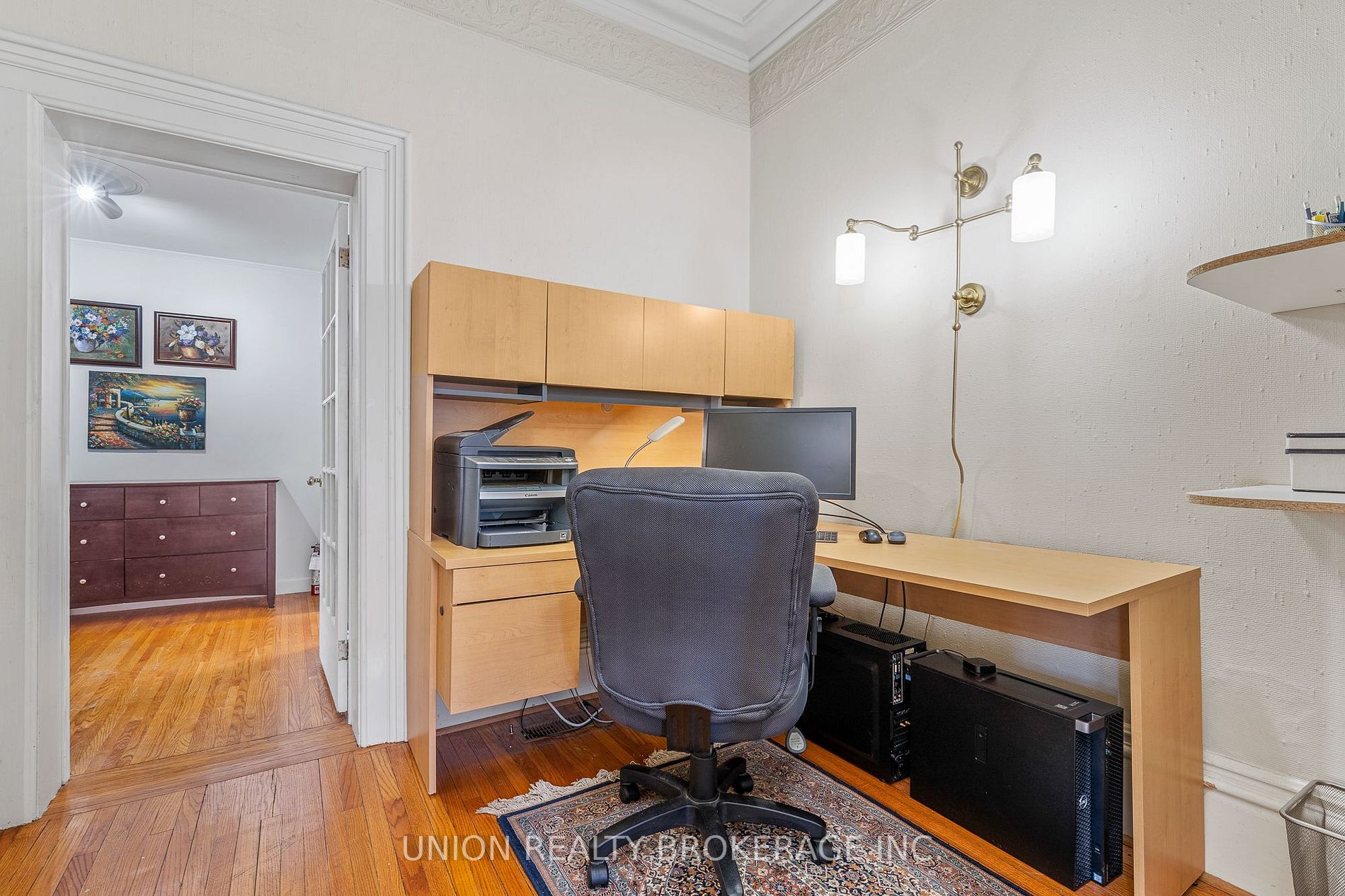18 Centre St