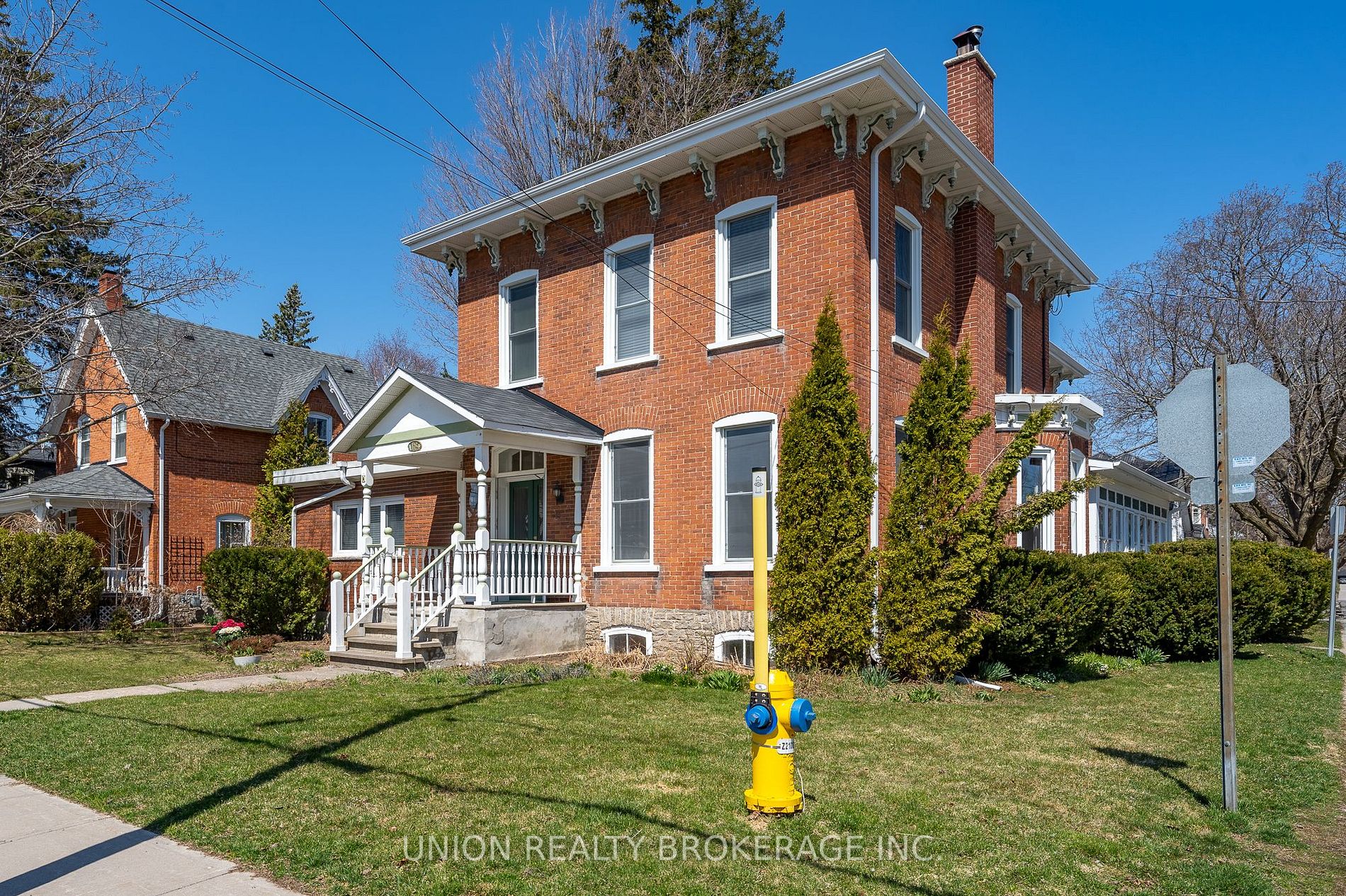 18 Centre St