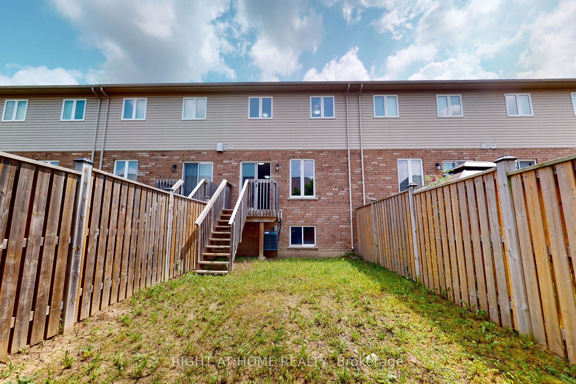 15 Charleswood Cres