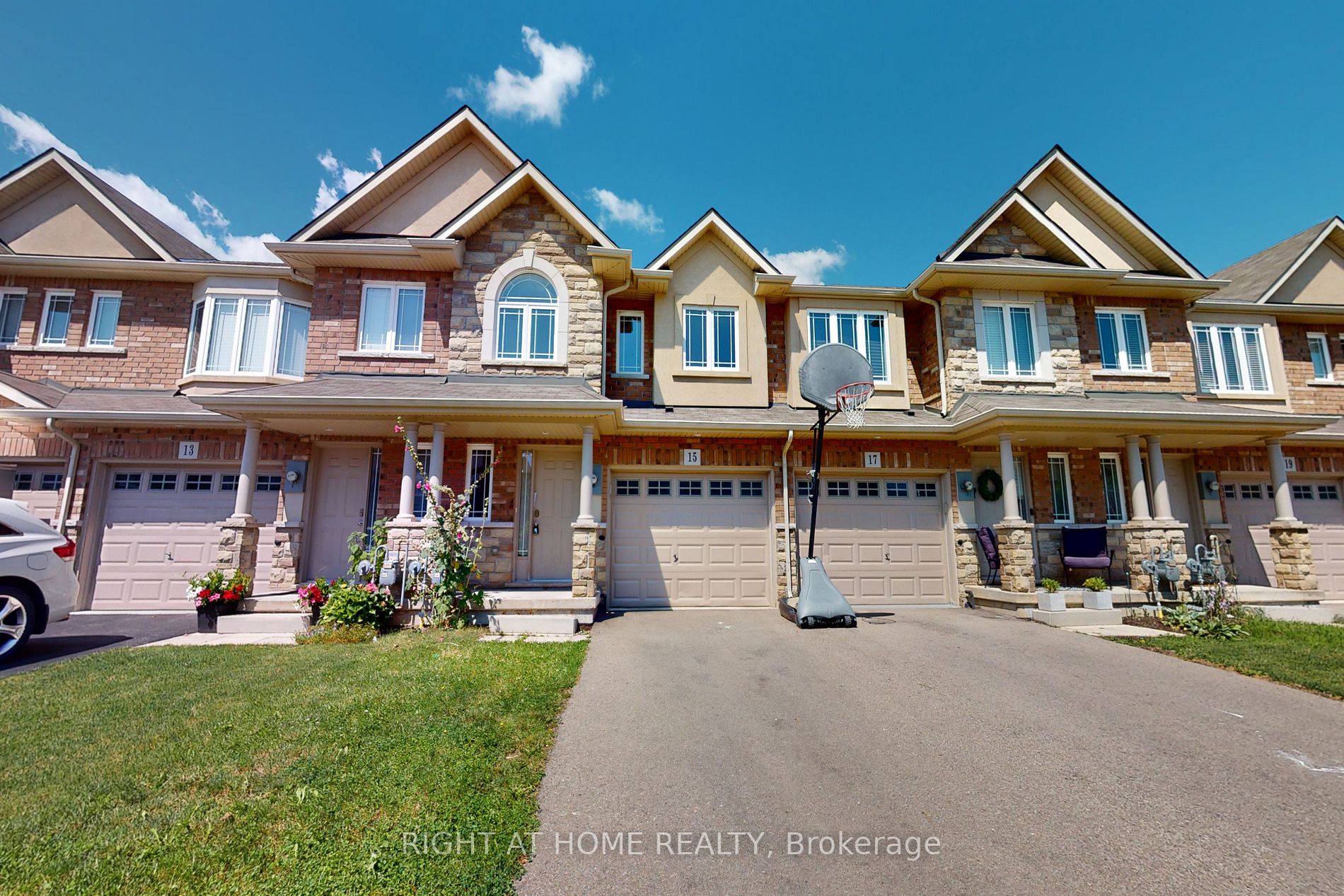 15 Charleswood Cres