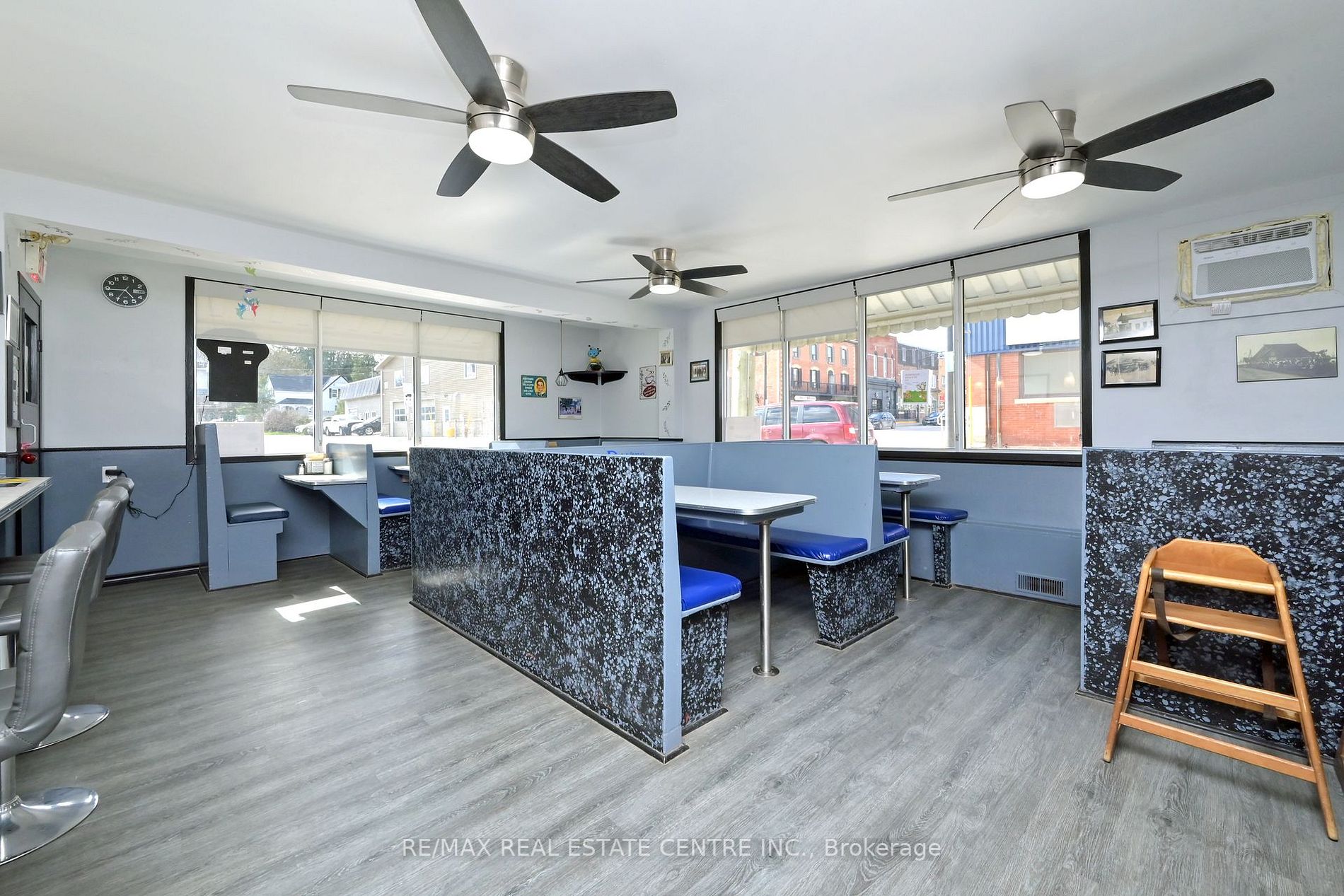 47 Main St S