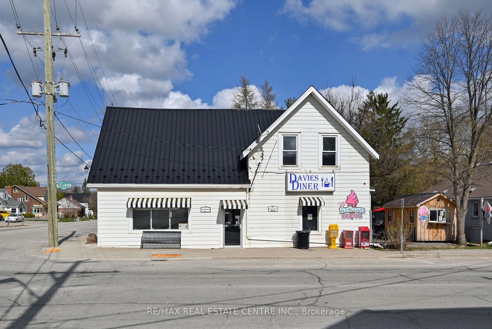 47 Main St S